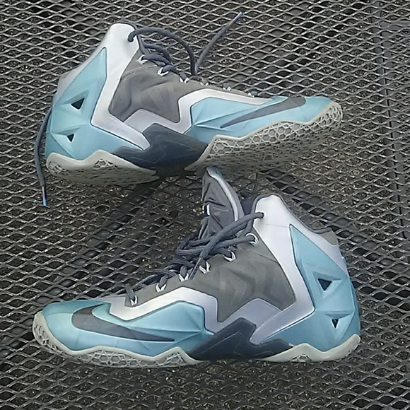 Nike lebron 11 basketball shoes - Picture 2 of 5